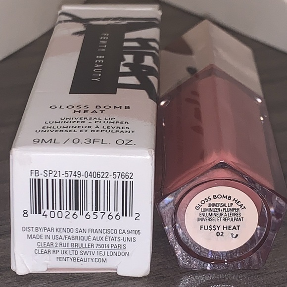 ✨Fussy Heat✨FENTY Beauty New in Box Gloss Bomb Heat - Luminizer & Plumper - Picture 8 of 8